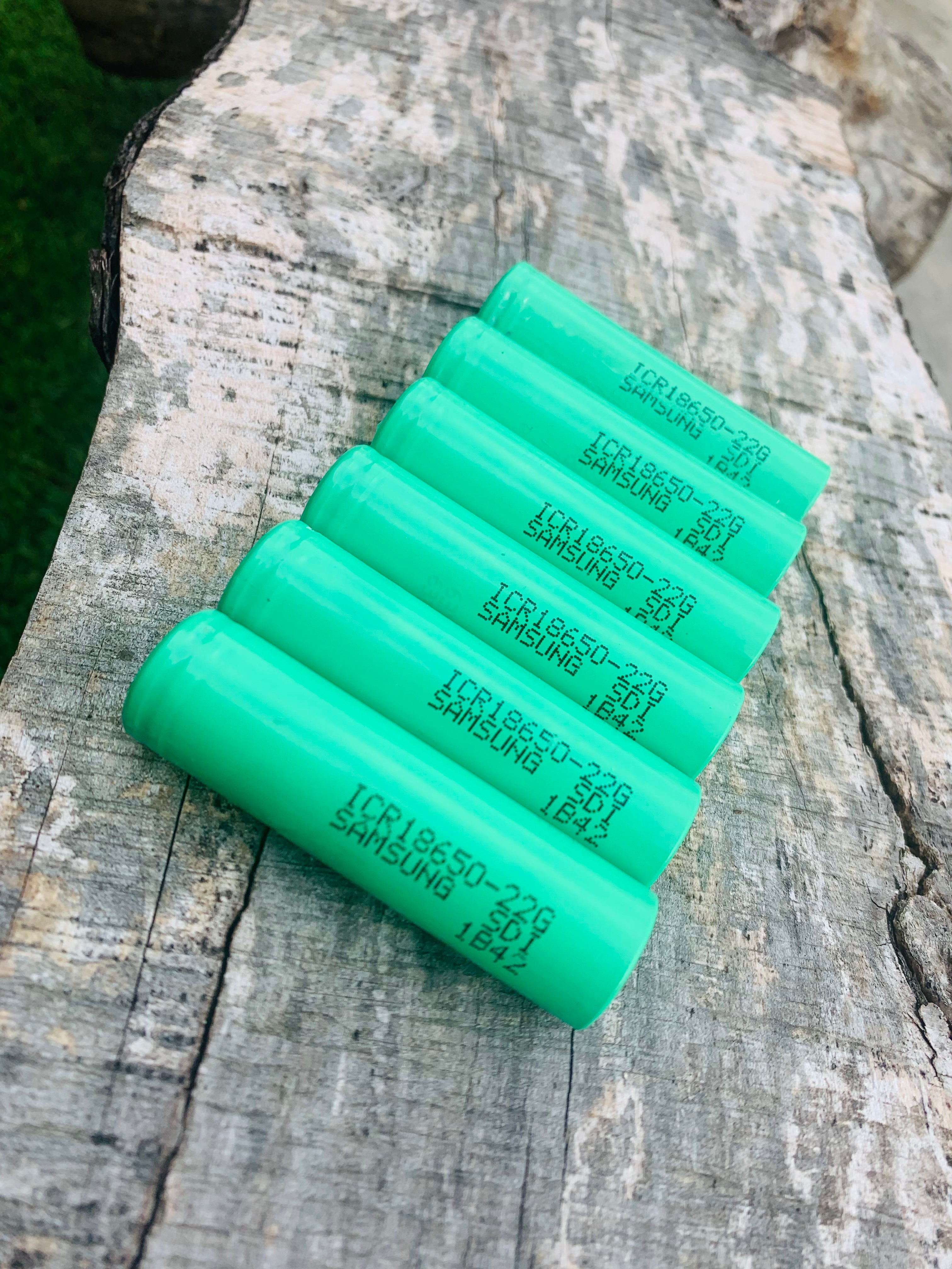 Set 6x SAMSUNG ICR 18650 2200mAh Li-ion batteries in green protecive cover
